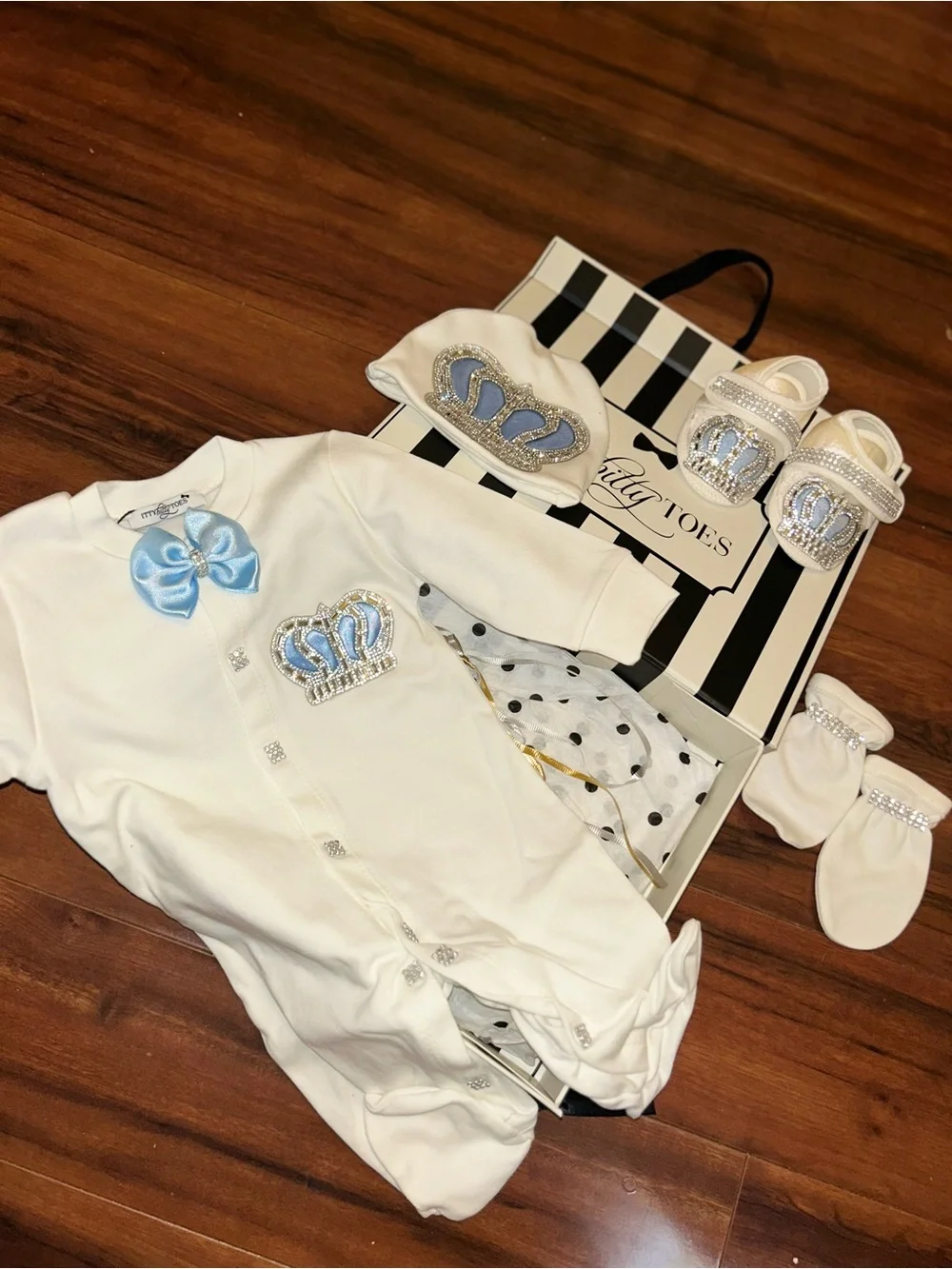 Itty Bitty Toes White & Blue Crown Baby Mittens Set